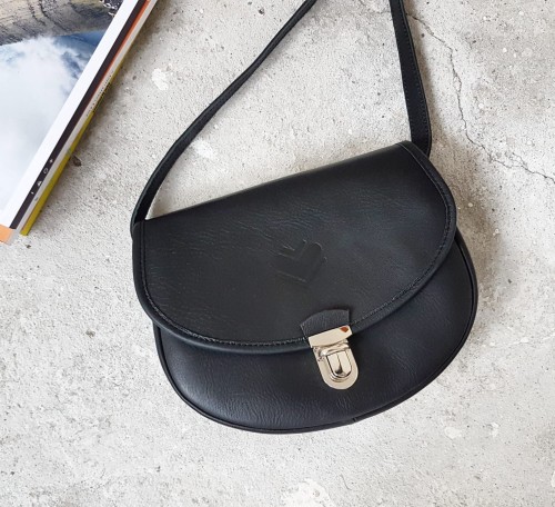 Saddle Bag Midi Click, skórzana czarna torebka damska