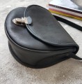 Saddle Bag Midi Click, skórzana czarna torebka damska
